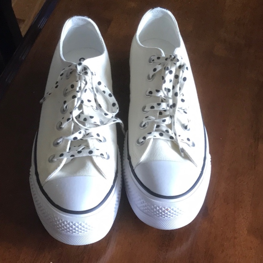 NEW Converse White and Black Platform OZ Sneakes